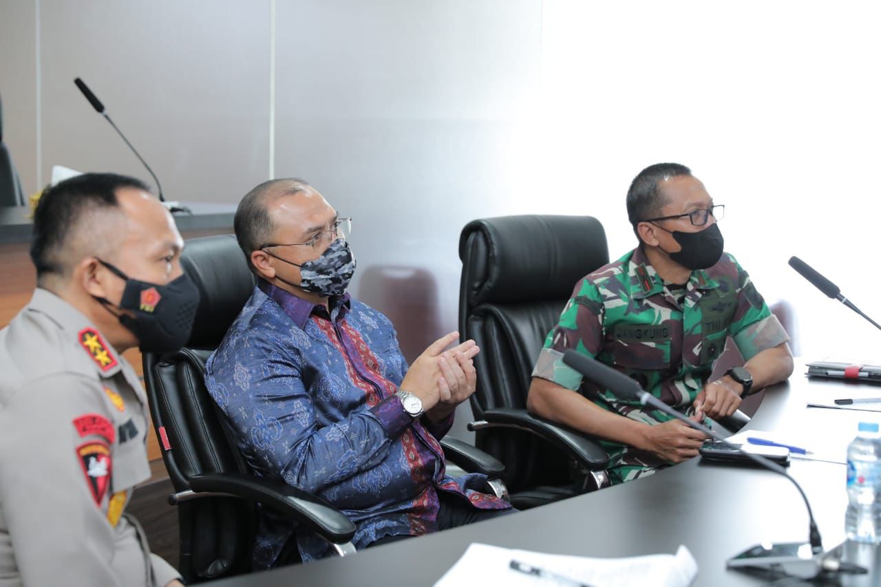 Gubernur Babel Erzladi Rosman didampingi Kapolda Irjen Pol. Yan Sultra Indrajaya, dan Danrem 045/Garuda Jaya Brigjen M. Jangkung Widyanto. 