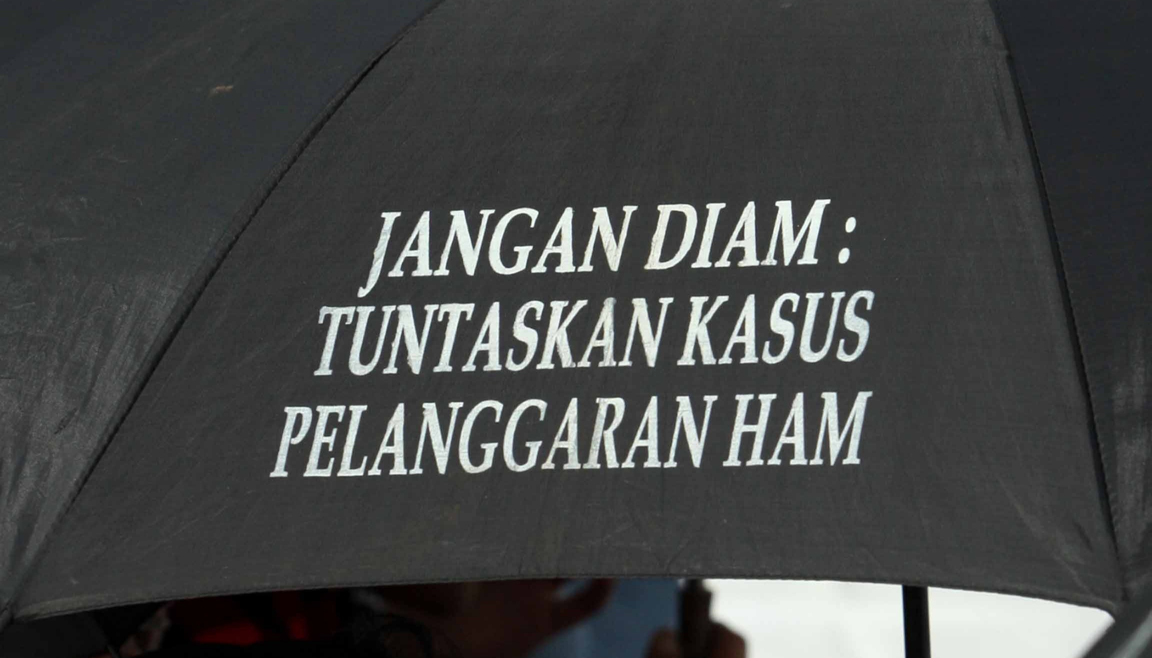 Aksi massa menuntut penuntasan kasus HAM berat
