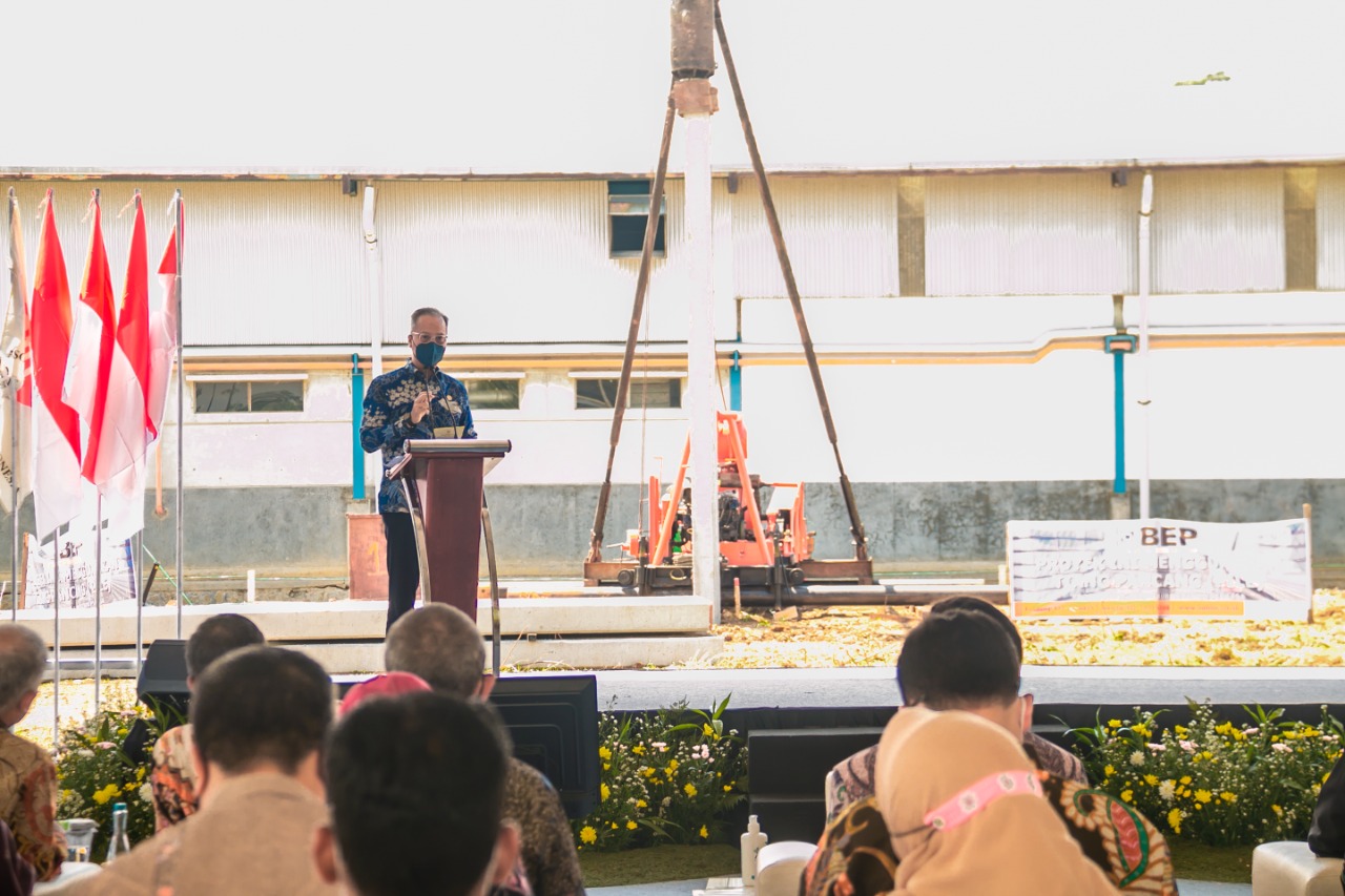 Menteri Perindustrian Agus Gumiwang Kartasasmita di Kabupaten Bandung, Jawa Barat.  