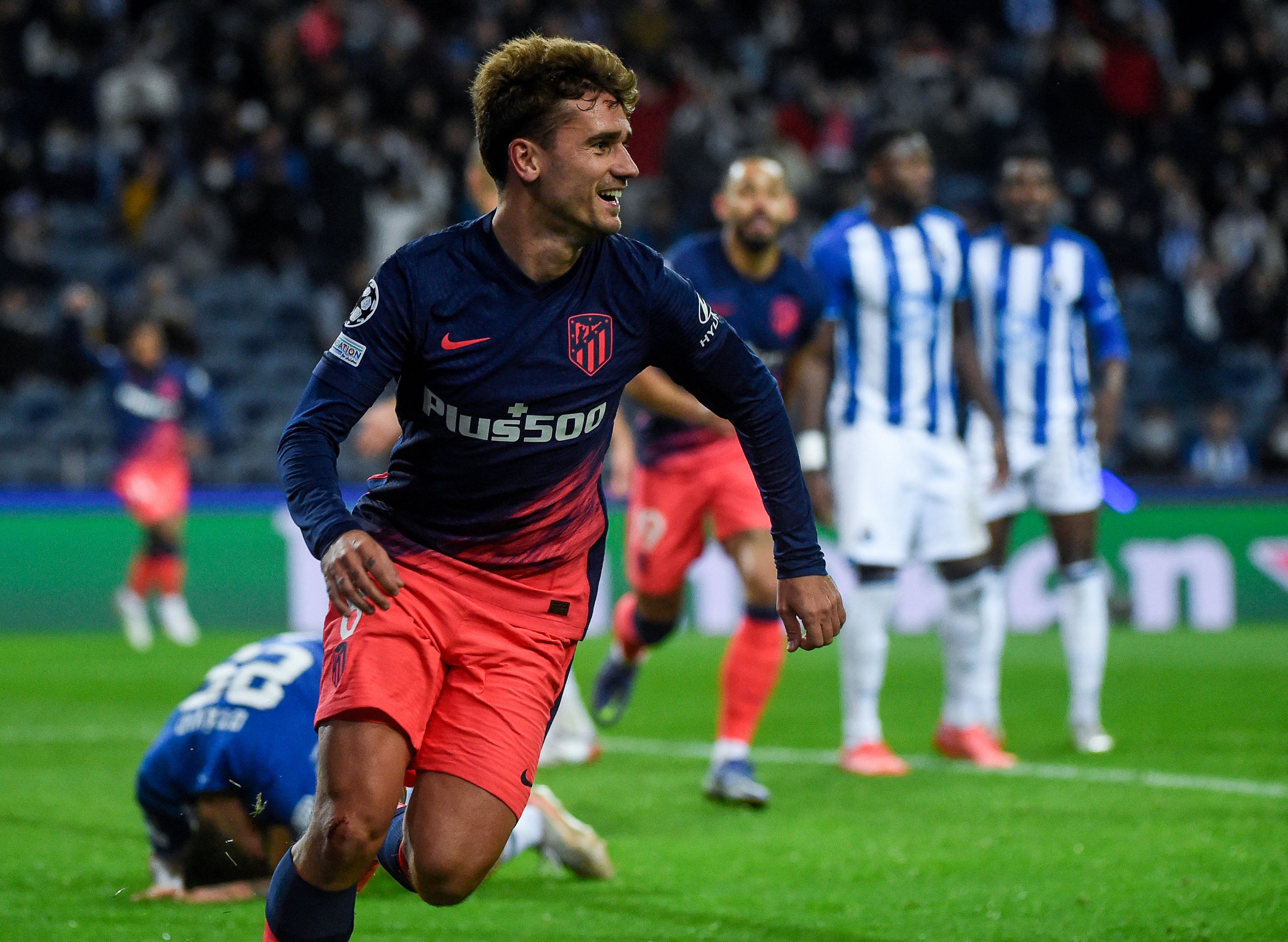 Penyerang Atletico Madrid Antoine Griezmann melakukan selebrasi usai mencetak gol ke gawang Porto di laga Liga Champions.