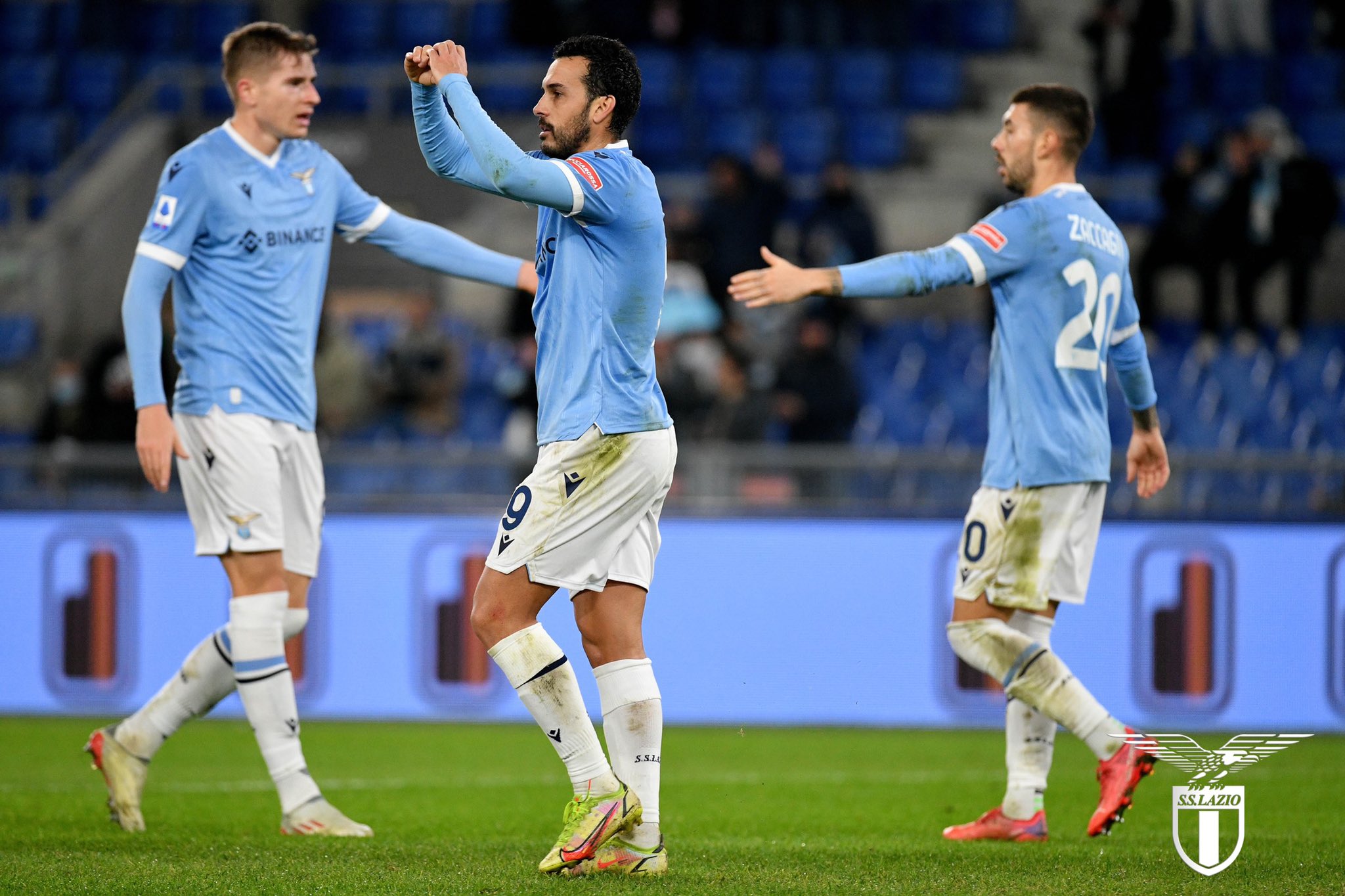Para pemain Lazio melakukan selebrasi usai mencetak gol ke gawang Genoa di laga Serie A.
