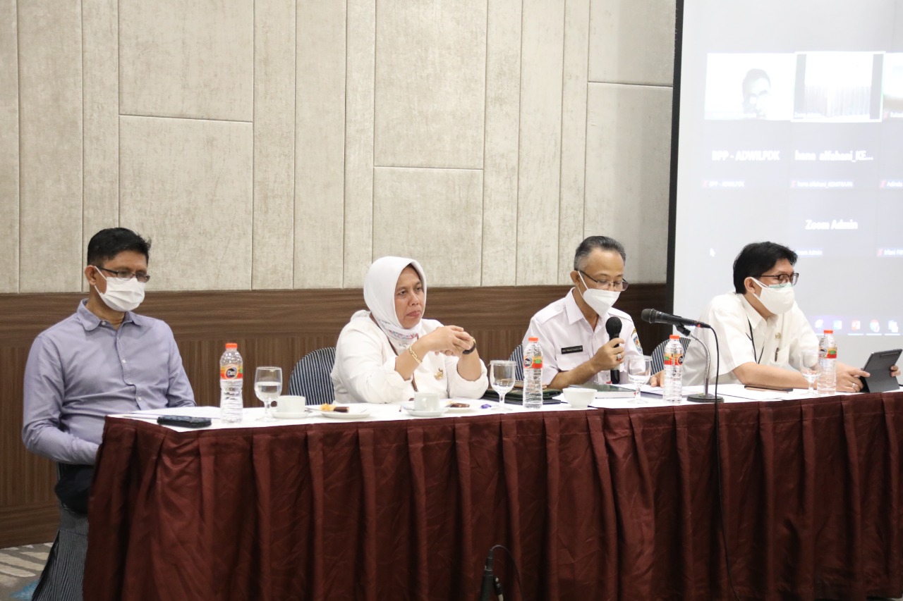 Diskusi Literatur Studi Penyusunan ITKPD di The Acacia Hotel & Resort, Jakarta, Rabu (8/12)