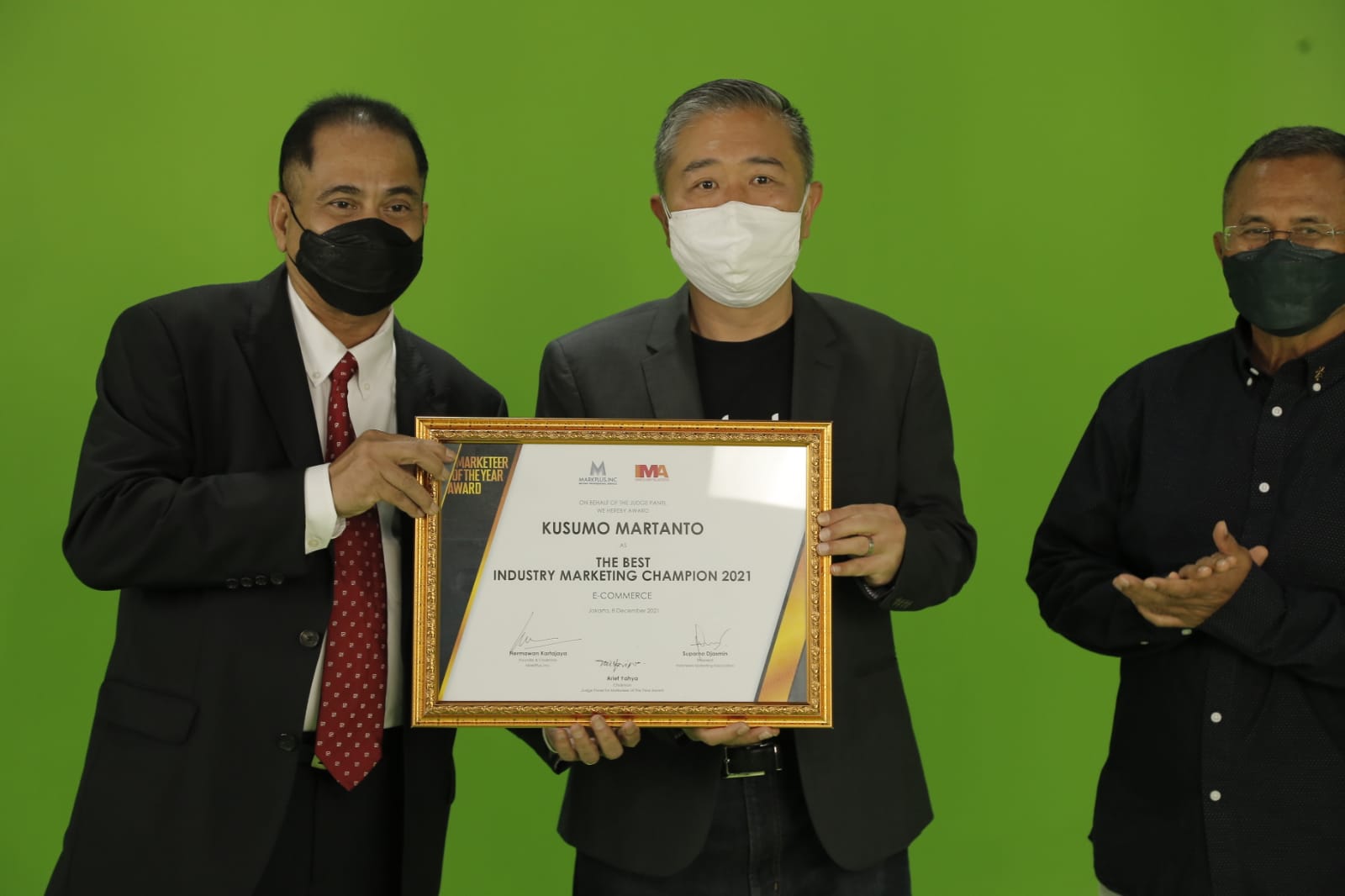 Penghargaan untuk CEO Blibli dalam ajang Marketeer Of The Year 2021