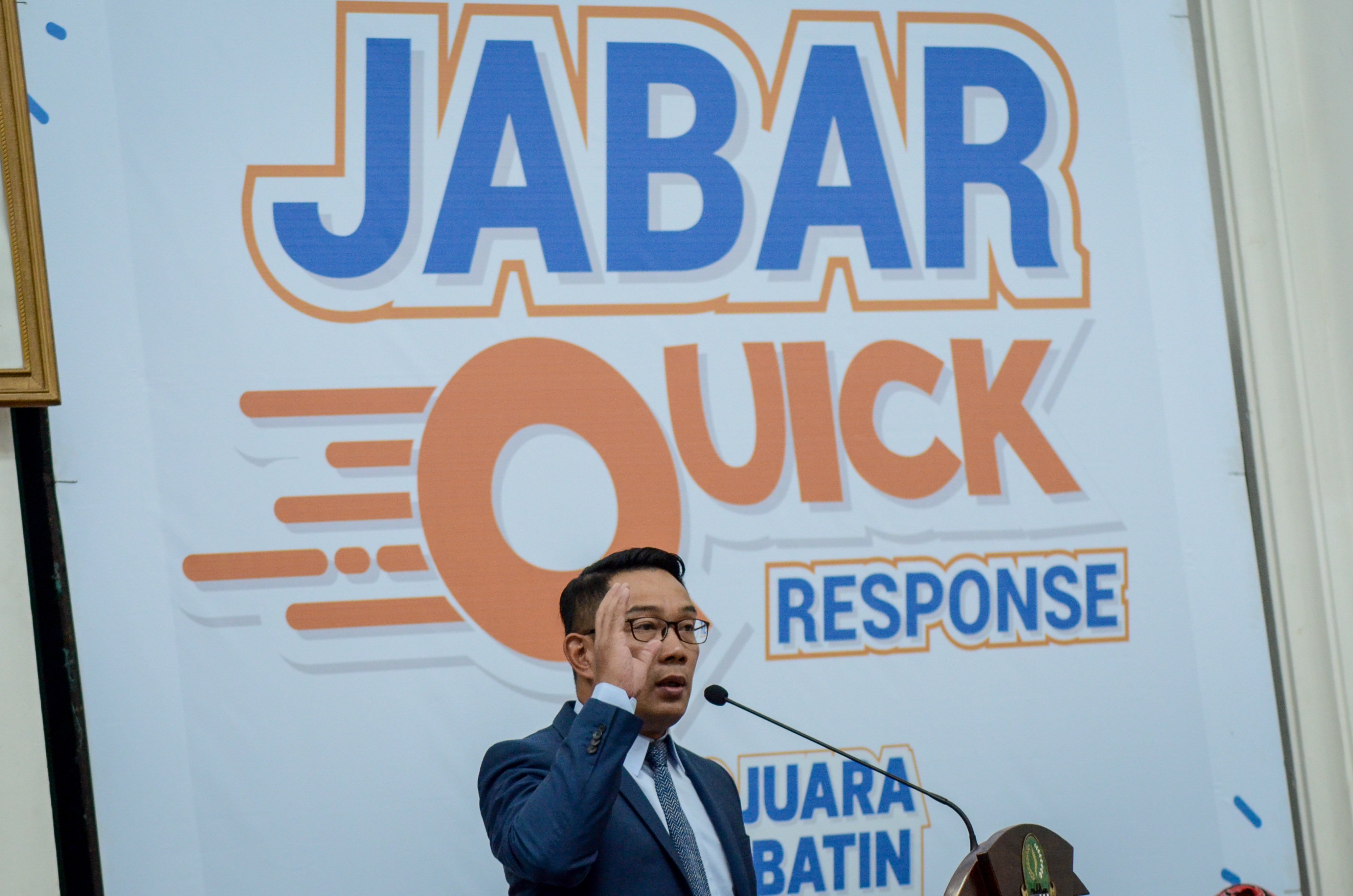   Gubernur Jawa Barat Ridwan Kamil memberikan pemaparan saat peluncuran Jabar Quick Response. 