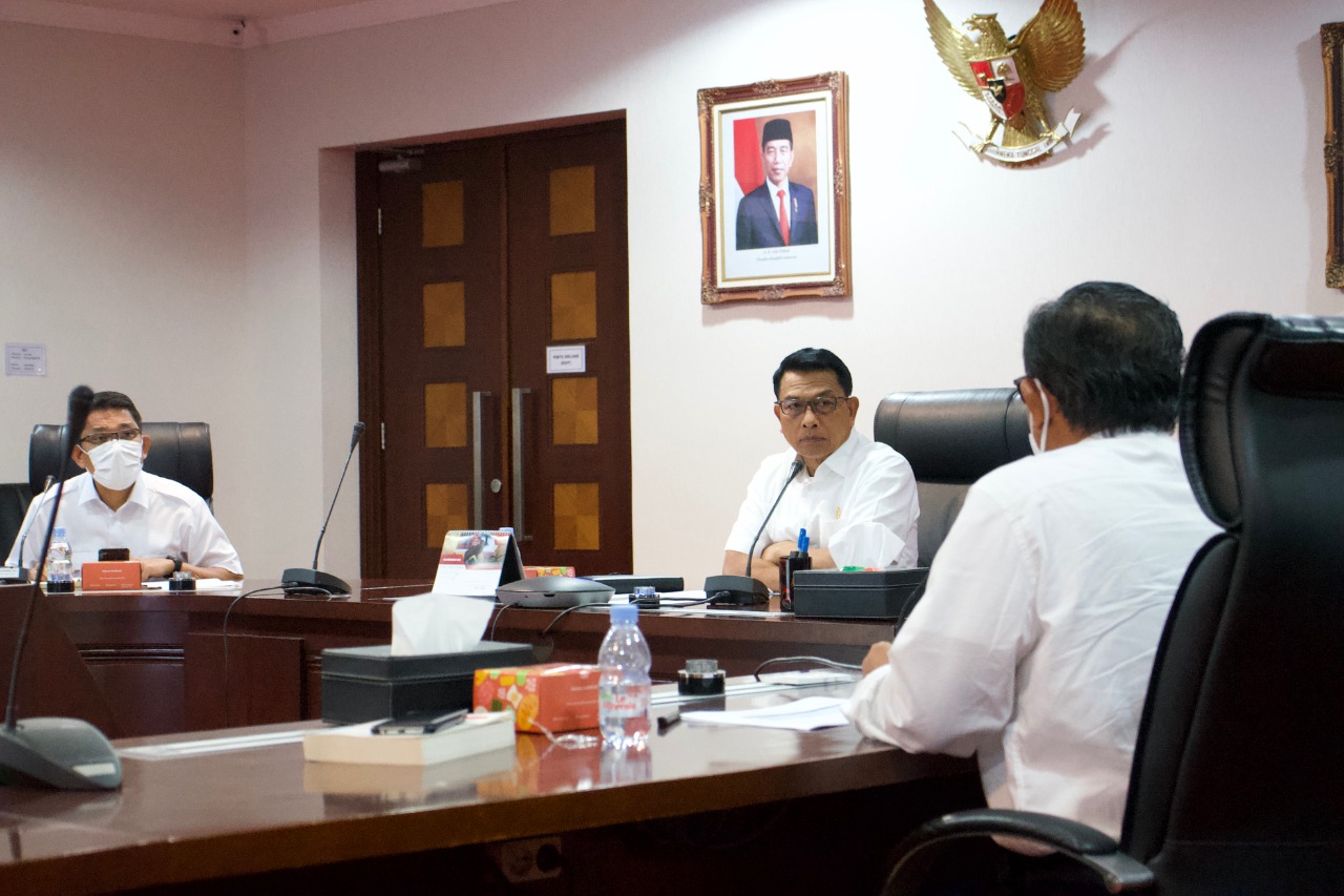 Kepala Staf Kepresidenan Dr. Moeldoko memimpin rapat koordinasi bersama beberapa Kementerian/Lembaga di Gedung Bina Graha, Jakarta.