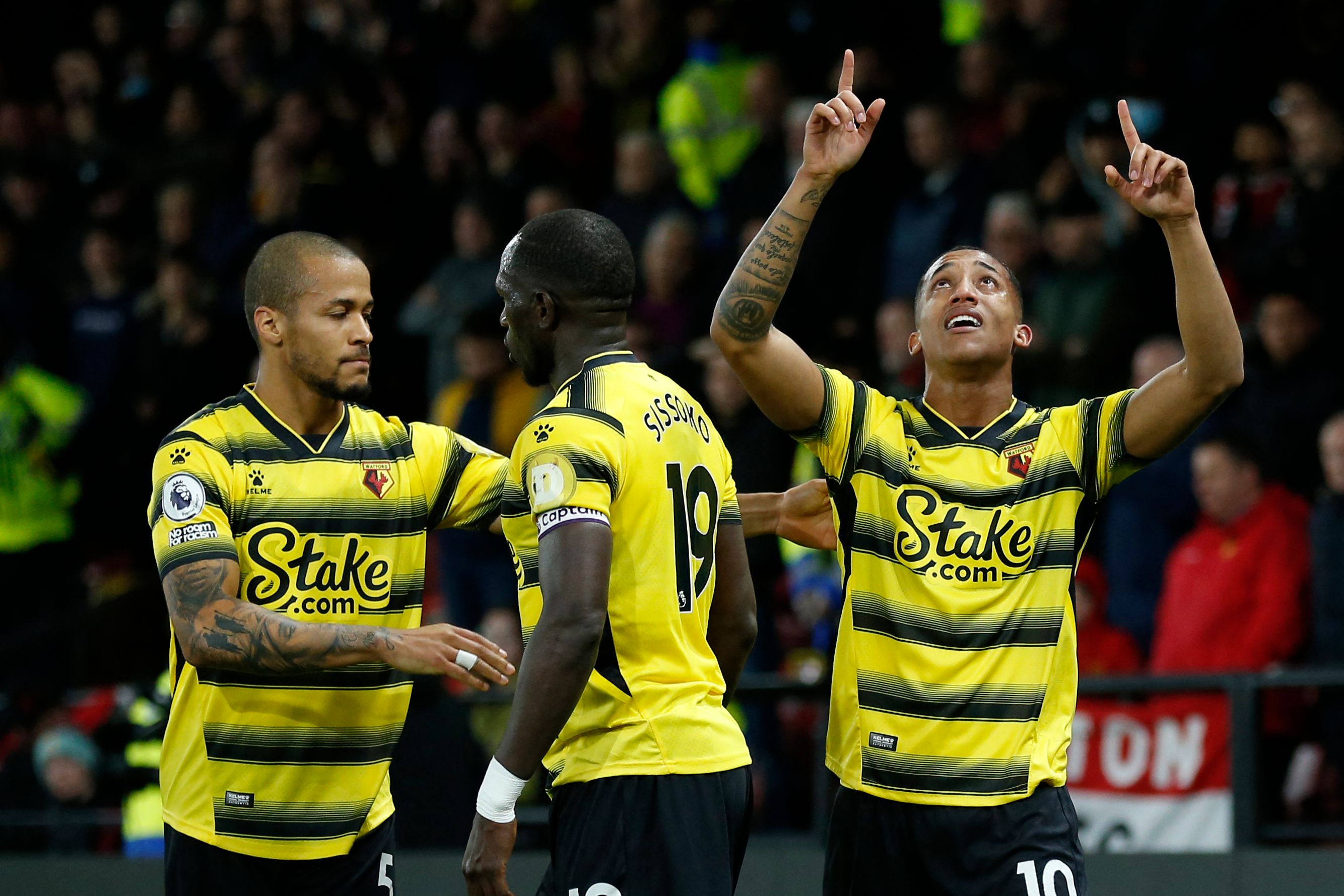 Para pemain klub Watford melakukan selebrasi saat menjebol gawang Manchester United di Vicarage Road Stadium, Watford, Inggris.