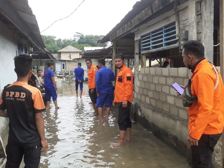 Rumah yang terdampak banjir rob setinggi betis hingga lutut orang dewasa sebanyak 400 unit. 