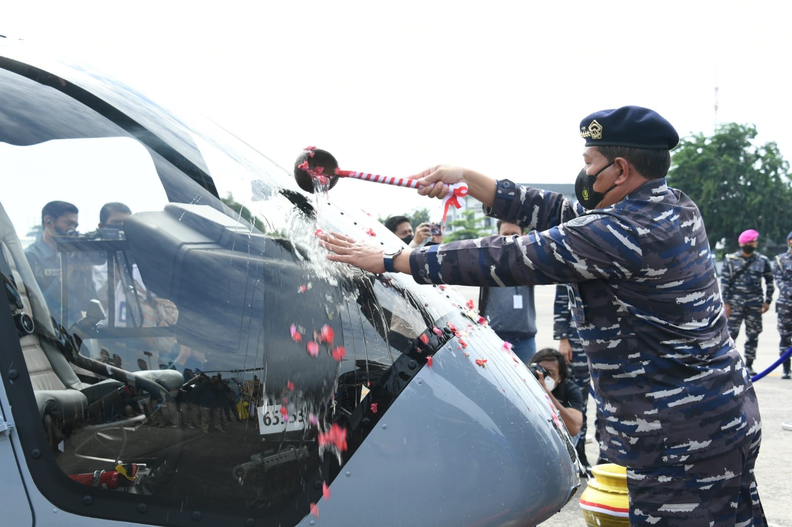 Pengiriman dua helikopter ini menambah armada Bell milik TNI AL menjadi lima unit, termasuk tiga helikopter Bell 412.