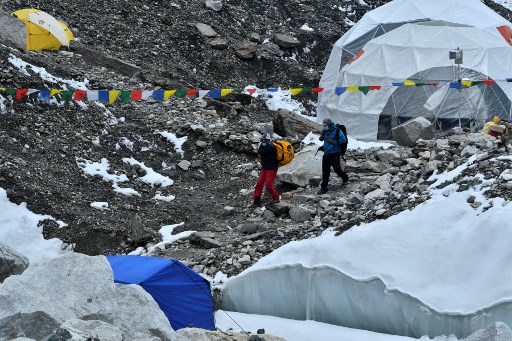 Pendaki di Everest Base Camp (EBC)