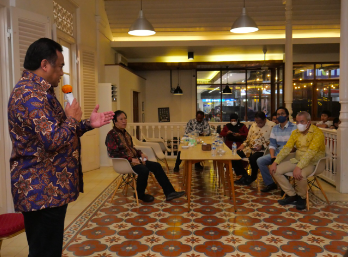 Wakil Ketua DPR RI, Rachmat Gobel (kiri)