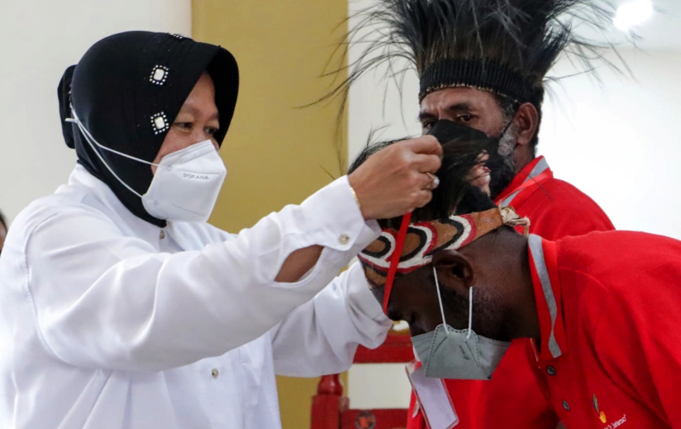  Menteri Sosial Tri Rismaharini memulai pelatihan bagi pemuda Papua di Lembang, Bandung Barat.