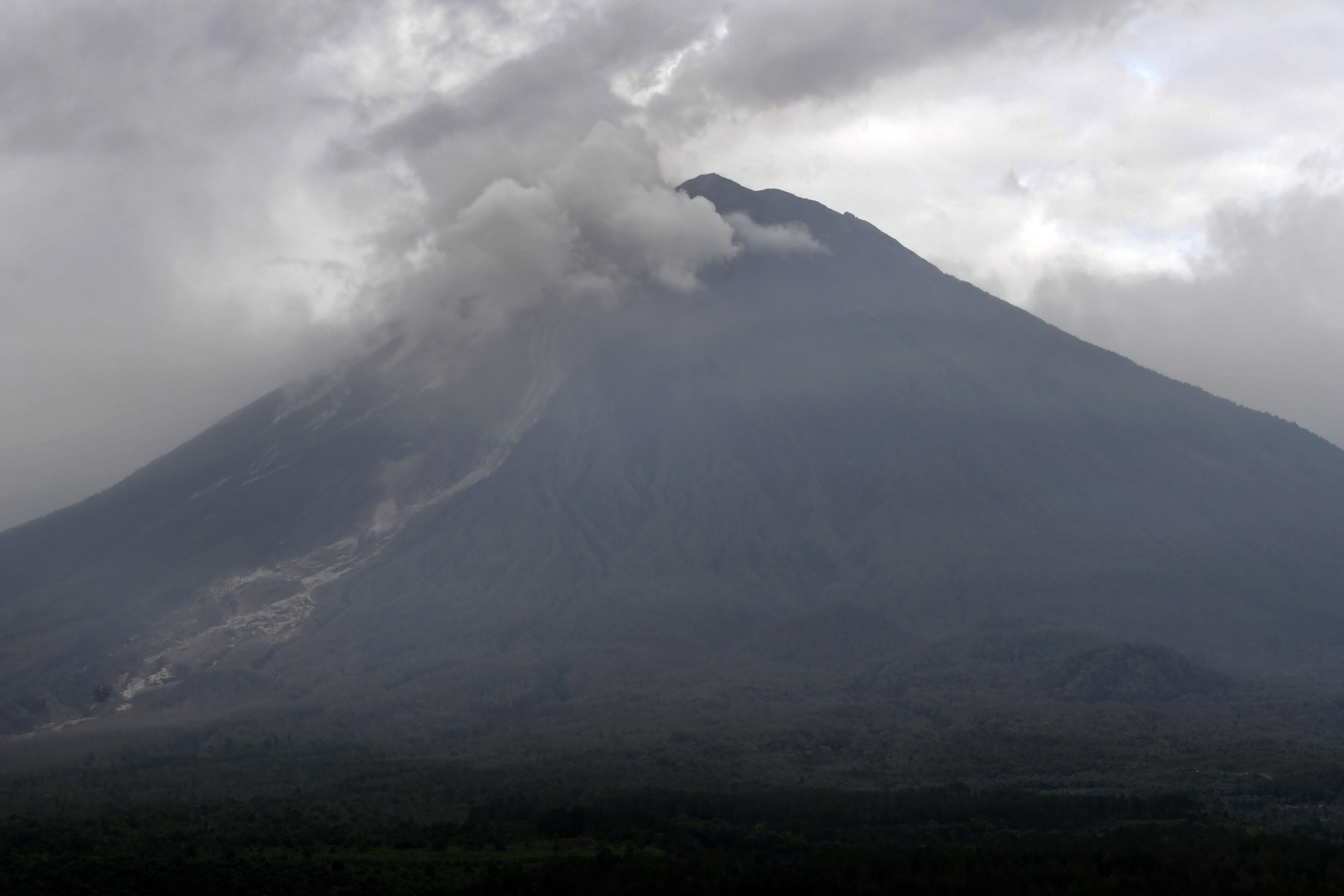 Erupsi Gunung Semeru, BNPB: Belum Ada Laporan Korban Jiwa 