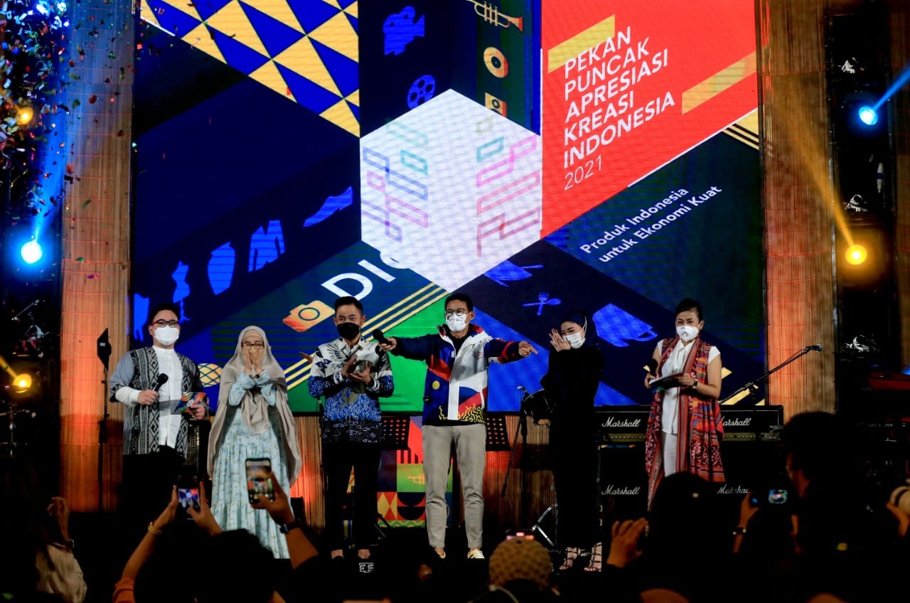 Menparekraf Sandiaga Uno menghadiri pekan puncak Apressiasi Kreasi Indonesia (AKI) yang digelar di Gandaraia City Mall, Jakarta Selatan.
