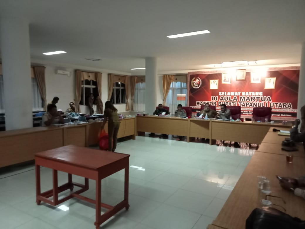 Tim mediasi sengketa pilkades Sibandang, Tapanuli Utara, Sumut hingga larut malam, Senin (13/12)