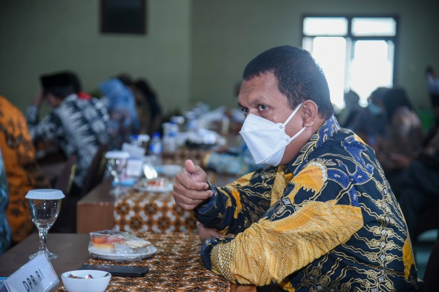 akil Ketua Komisi IX DPR RI Emanuel Melkiades Laka Lena saat memimpin kunjungan kerja reses Komisi IX DPR RI ke Daerah Istimewa Yogyakarta.