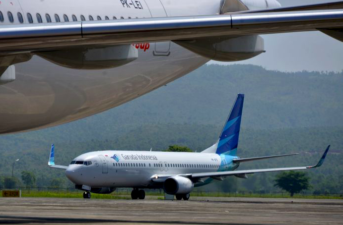 Ilustrasi pesawat Garuda Indonesia saat memasuki apron bandara.