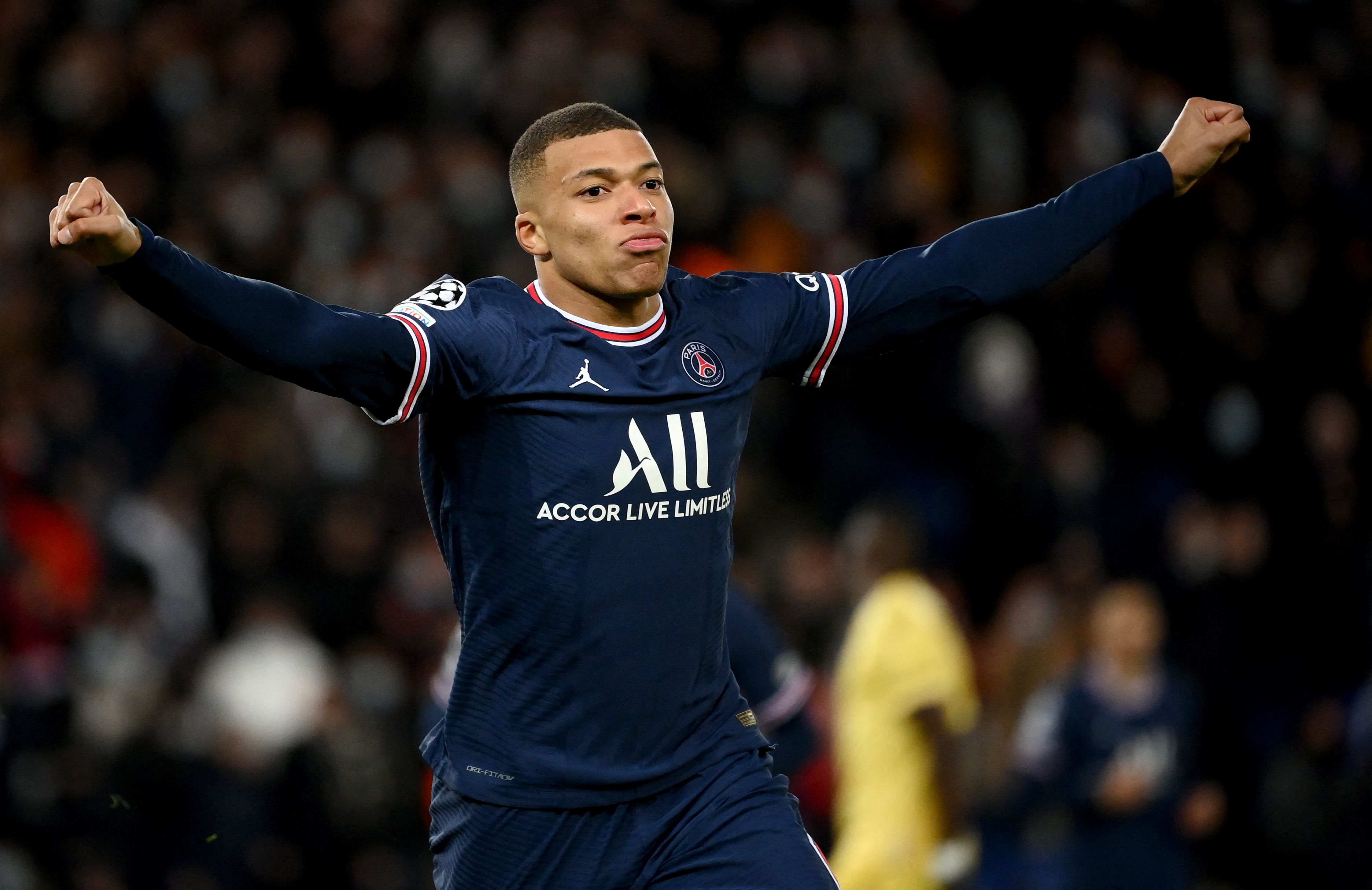 Penyerang PSG Kylian Mbappe melakukan selebrasi usai mencetak gol ke gawang Club Brugge di laga Liga Champions.
