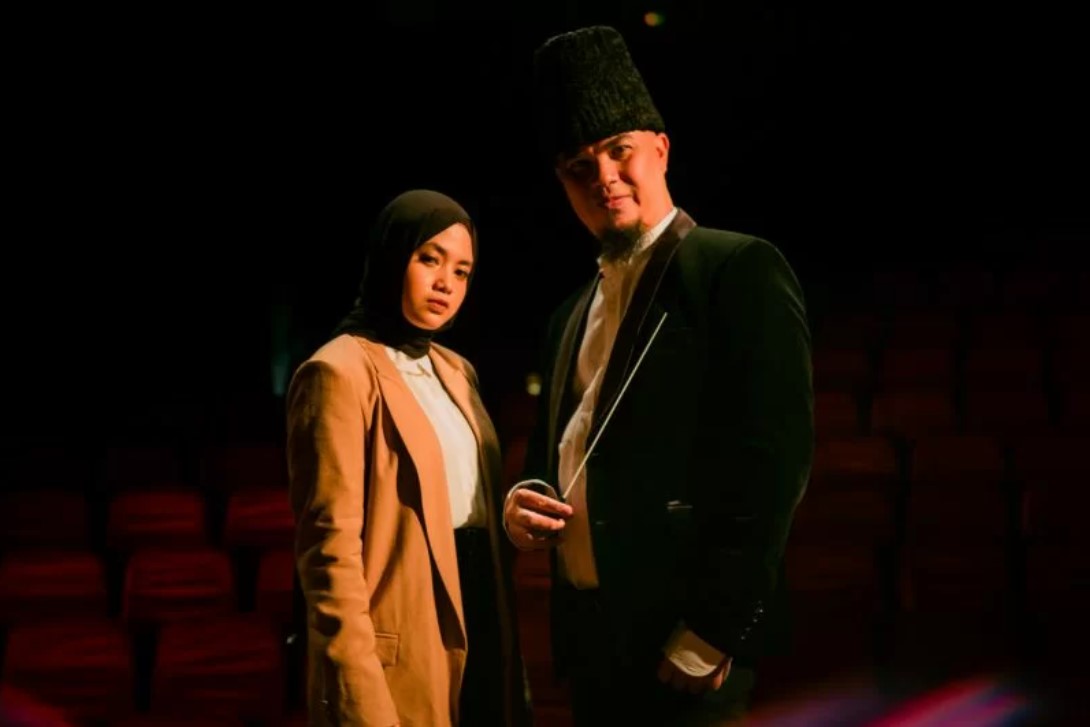 Penyanyi Hanin Dhiya (kiri) dan Ahmad Dhani