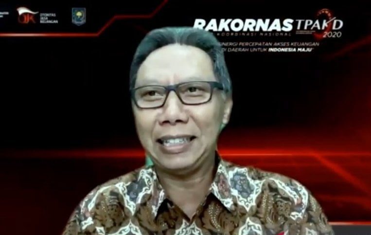 Anggota Dewan Komisioner OJK Bidang Edukasi dan Perlindungan Konsumen Tirta Segara.