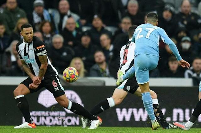 Joao Cancelo saat membobol gawang Newcastle