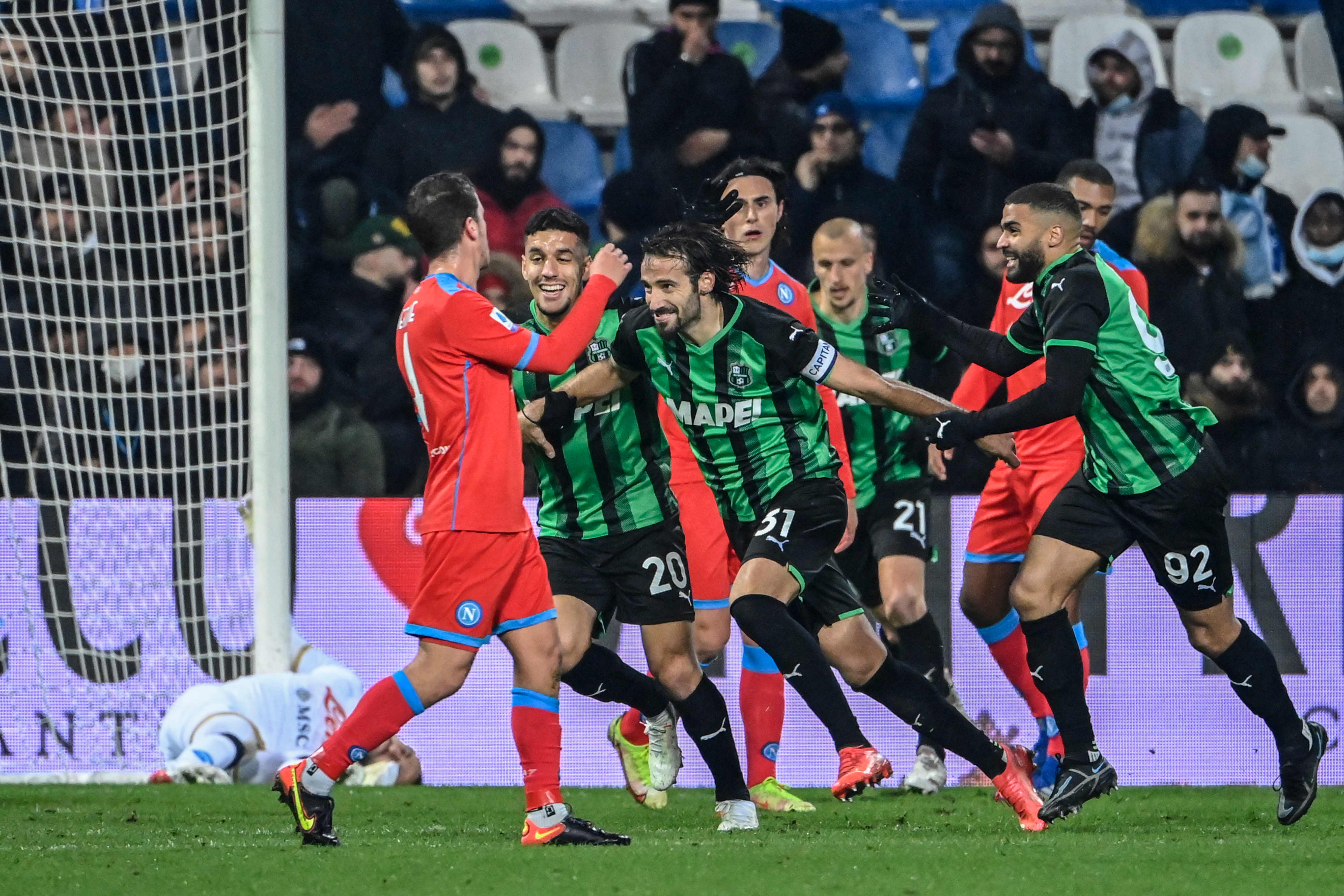 Para pemain Sassuolo melakukan selebrasi usai mencetak gol ke gawang Napoli di laga Serie A.