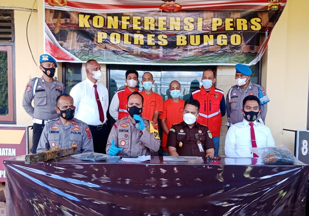 Polres Bungo, Jambi, ungkap pembunuhan ODGJ yang dilakukan ayah dan adik korban.