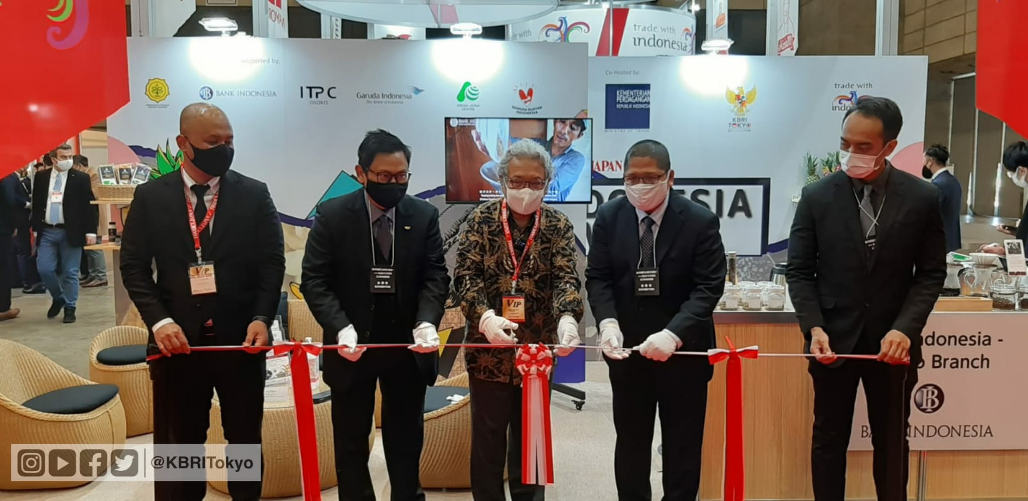Dubes Heri Akhmadi membuka Paviliun Indonesia pada pameran FOODEX 2021 Tokyo pada 9 Maret 2021