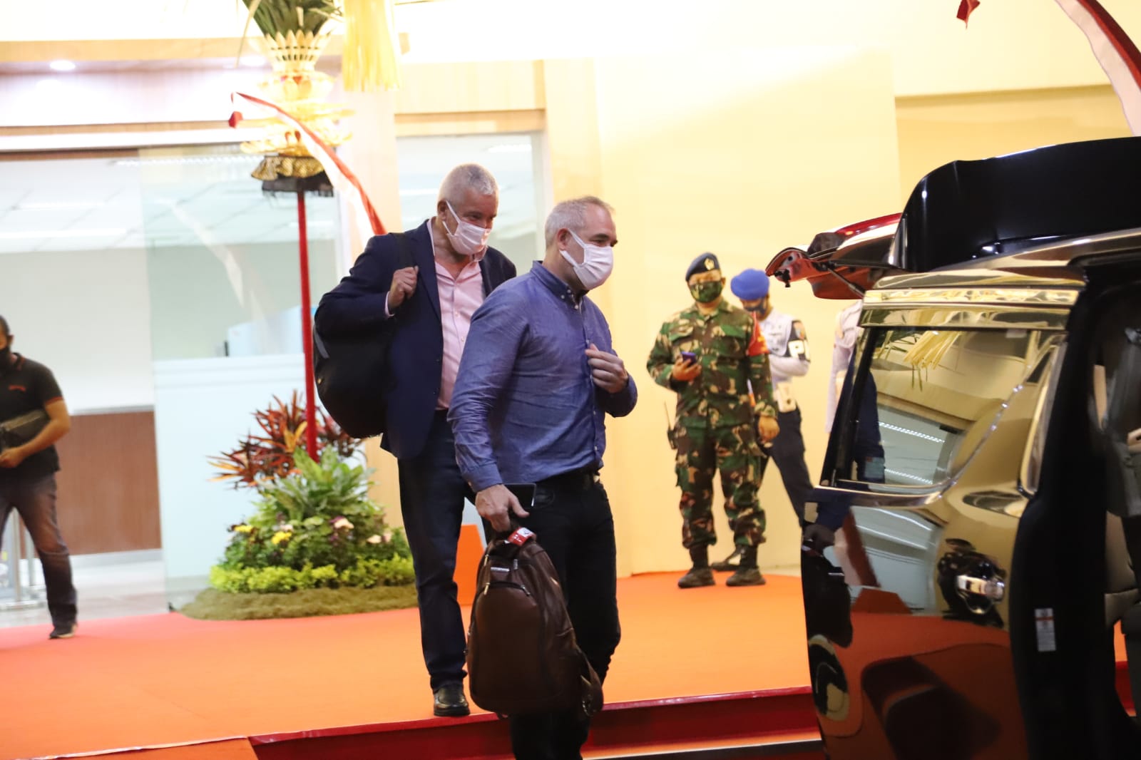 Para tamu delegasi KTT G20 mulai berdatangan ke Bali melalui Bandara Ngurah Rai, Rabu (8/12/2021)