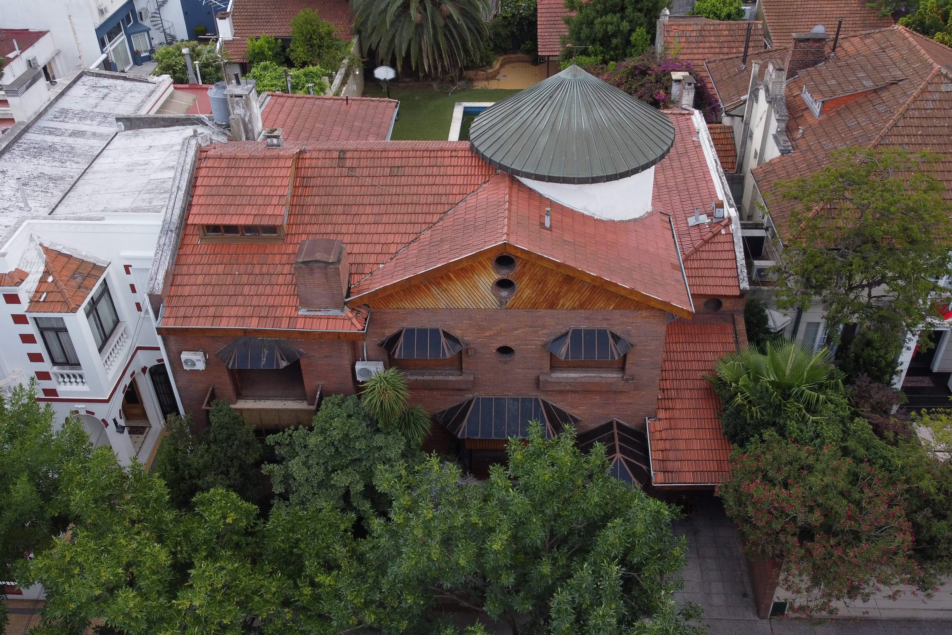 Rumah yang dibelikan oleh Diego Maradona untuk orangtuanya di Buenos Aires.