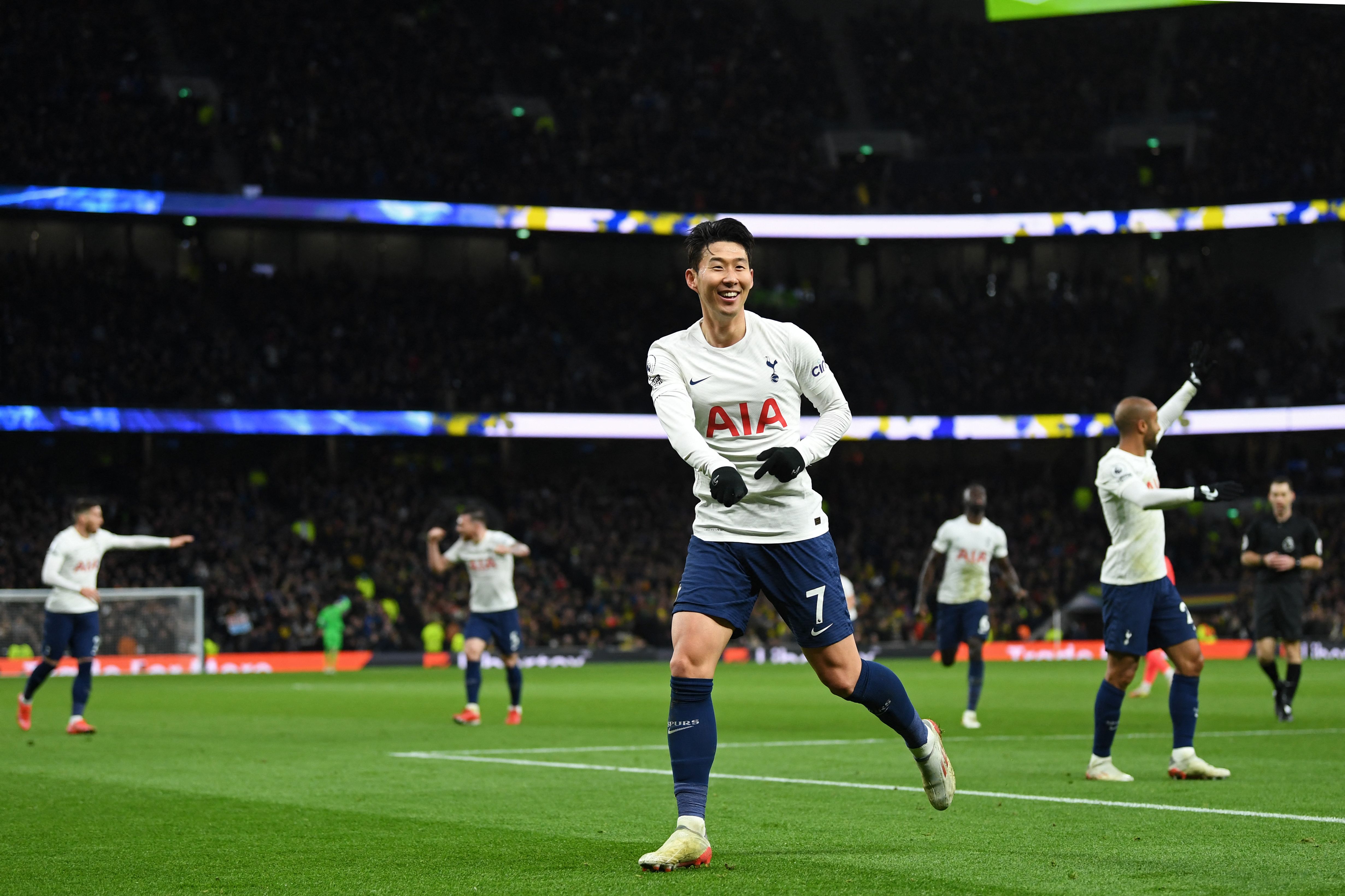 Striker Tottenham Hotspur Son Heung-Min tak diturunkan dalam melawan Liverpool. Son yang dinyatakan positif Covid-19 masih dikarantina.