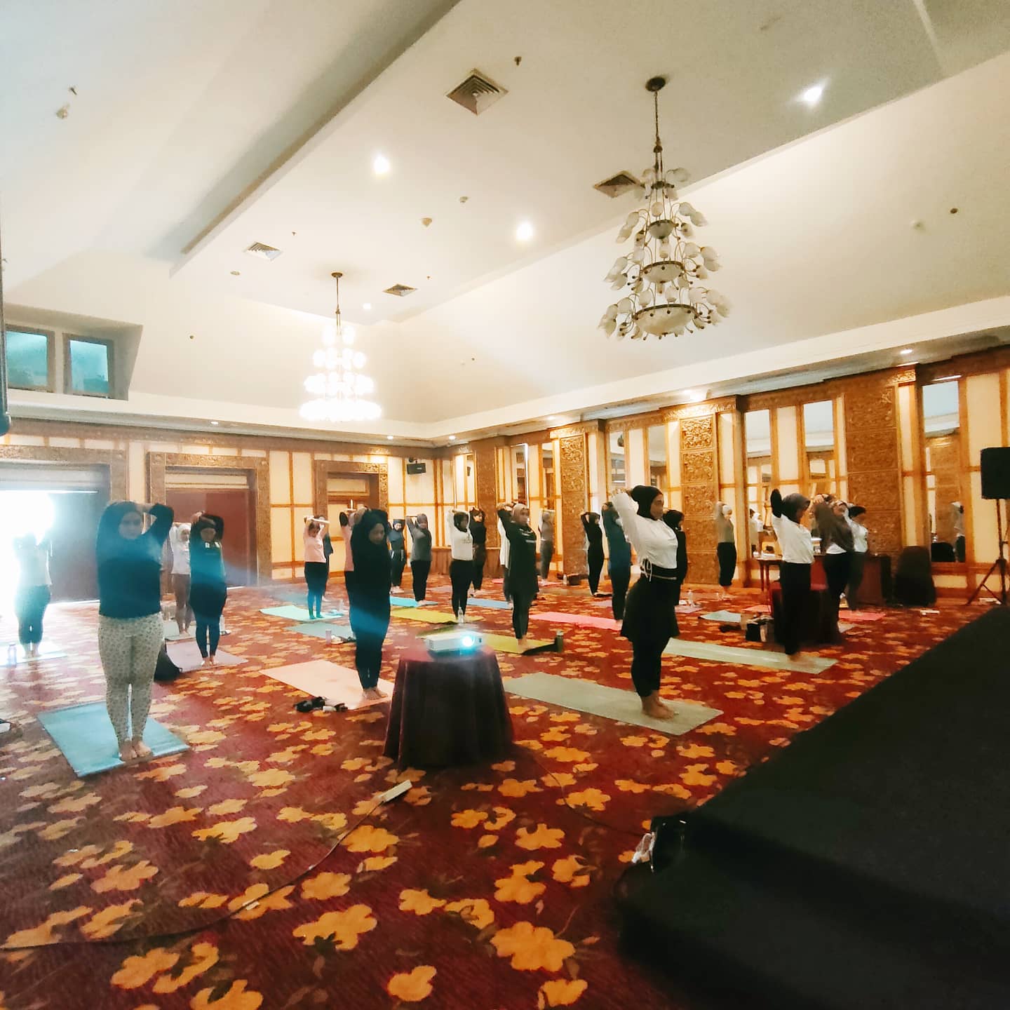Peringati Hari Ibu, Arion Swiss-Belhotel Bandung Gelar Yoga dan Brunch