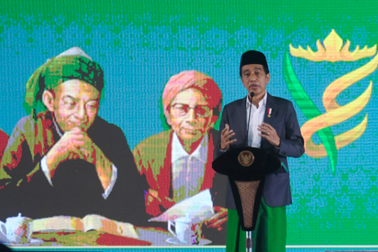 Presiden Joko Widodo menyampaikan amanat saat pembukaan Muktamar Nahdlatul Ulama ke-34 di Pondok Pesantren Darus Sa'adah, Lampung.