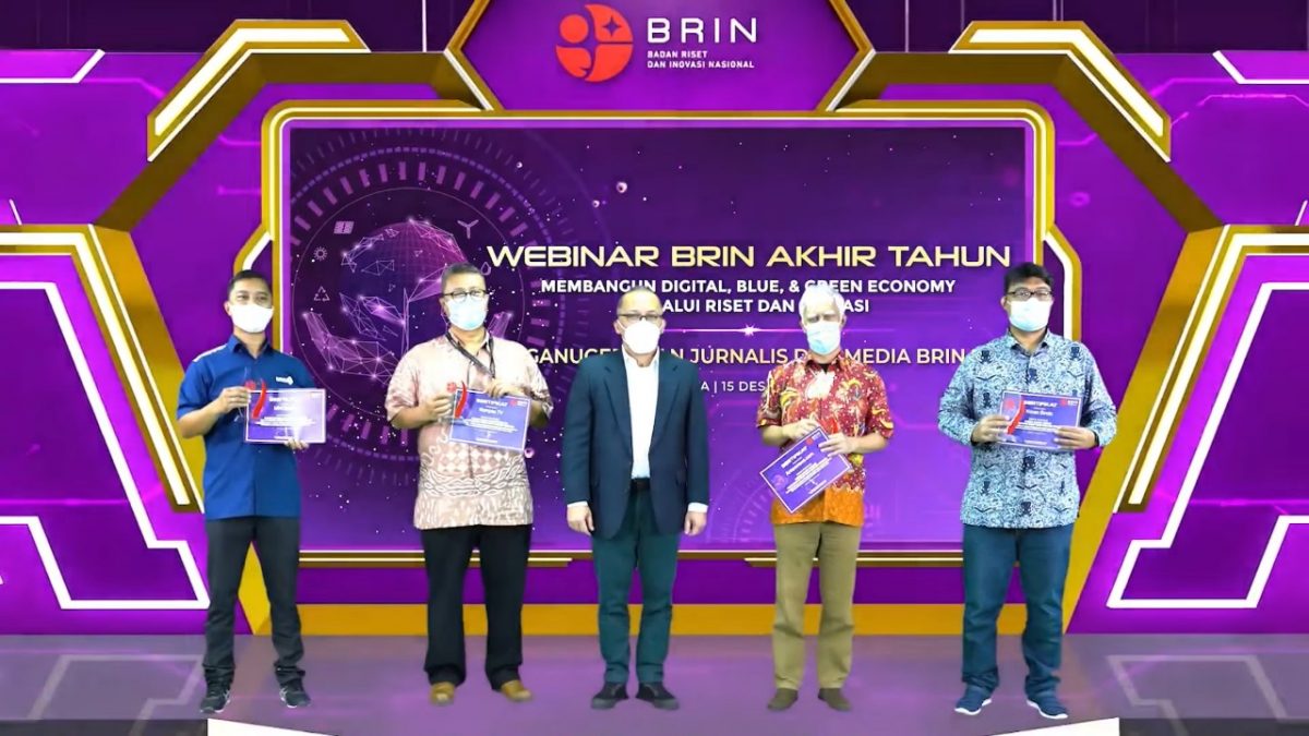 Faustinus Nua menjadi Jurnalis Media Cetak Terbaik ke-3 lewat tulisan yang berjudul 'Yang Instan Bukan Jawaban'.