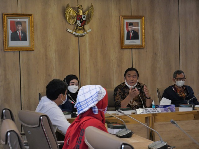 Wakil Ketua DPR RI Rachmat Gobel menerima audiensi pekerja rumah tangga Bersama sejumlah organisasi dan kelompok masyarakat.