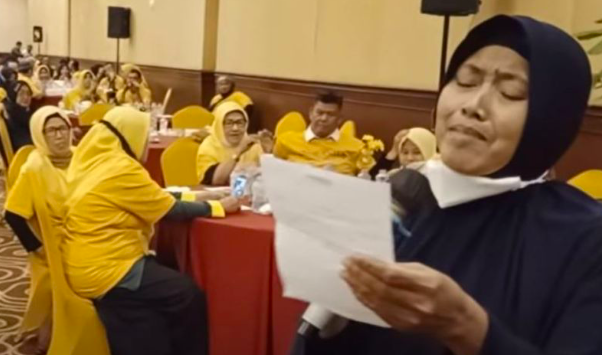 Tangkapan layar salah seorang pendukung Anies Baswedan yang menyanyikan lagu dibuat untuk akun dipantau melalui Youtube Mufti Jaya.