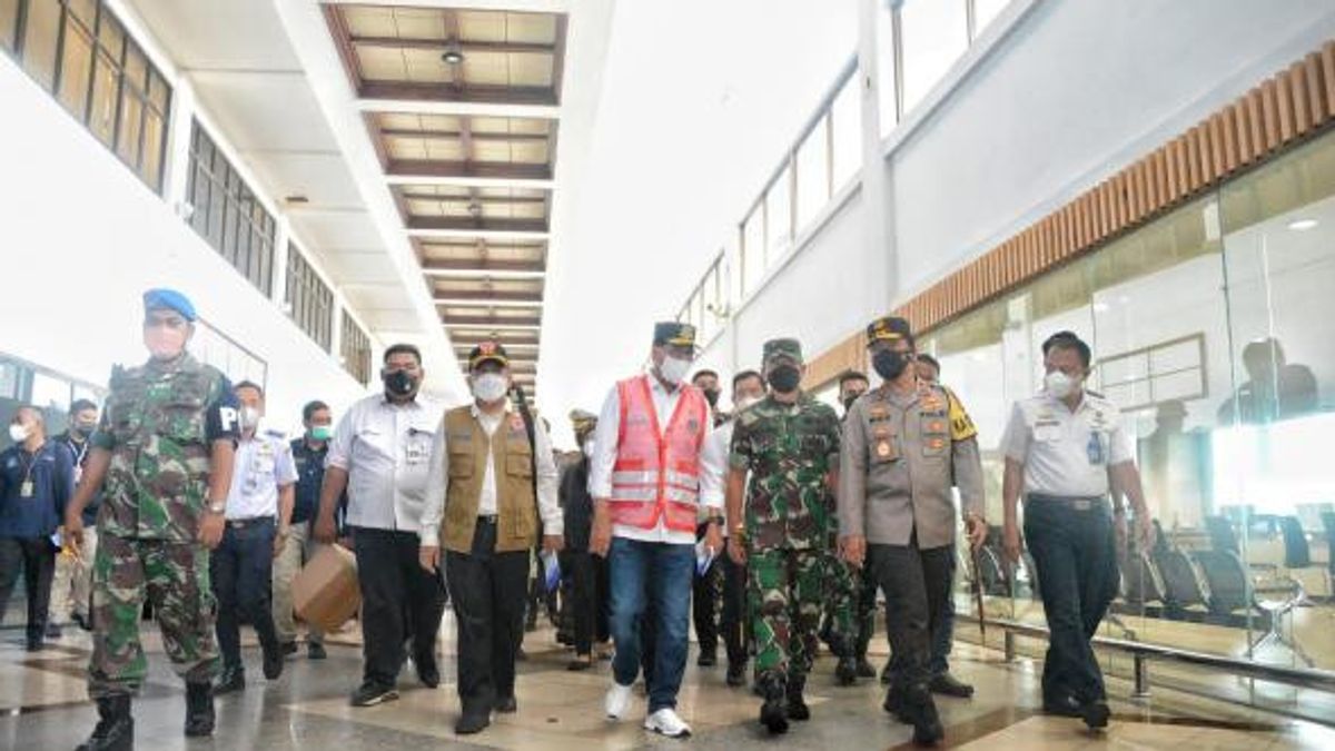 Menhub Budi Karya mengunjungi Bandara Juanda
