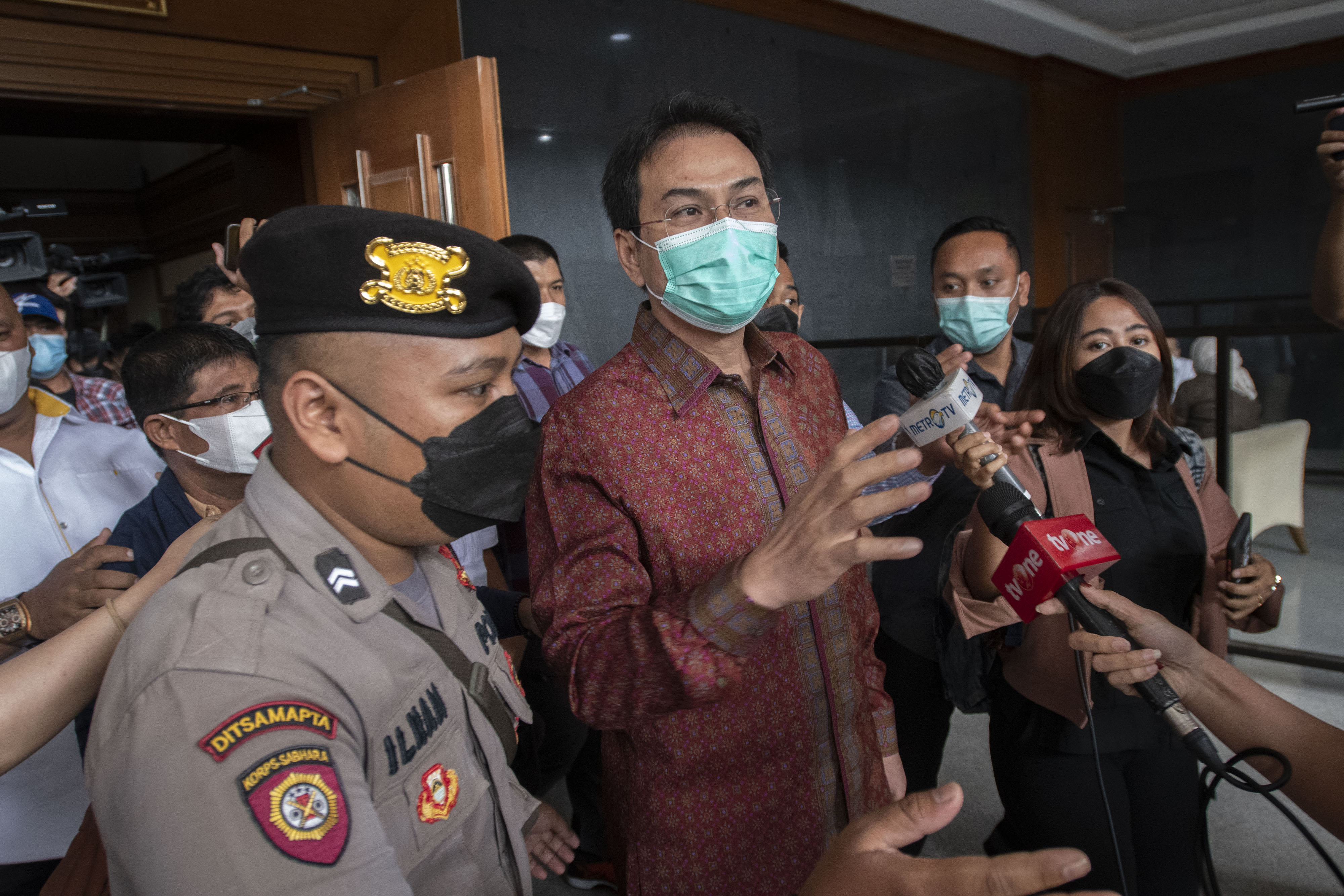 Azis Didakwa Menyuap Penyidik KPK dan Pengacara Rp3,6 Miliar