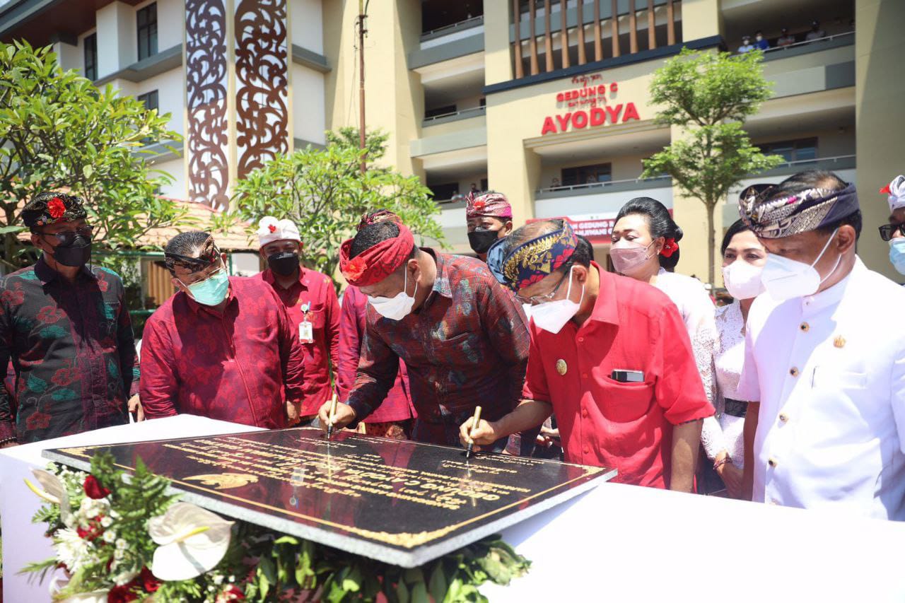 Peresmian pasar tradisional Gianyar, Bali.