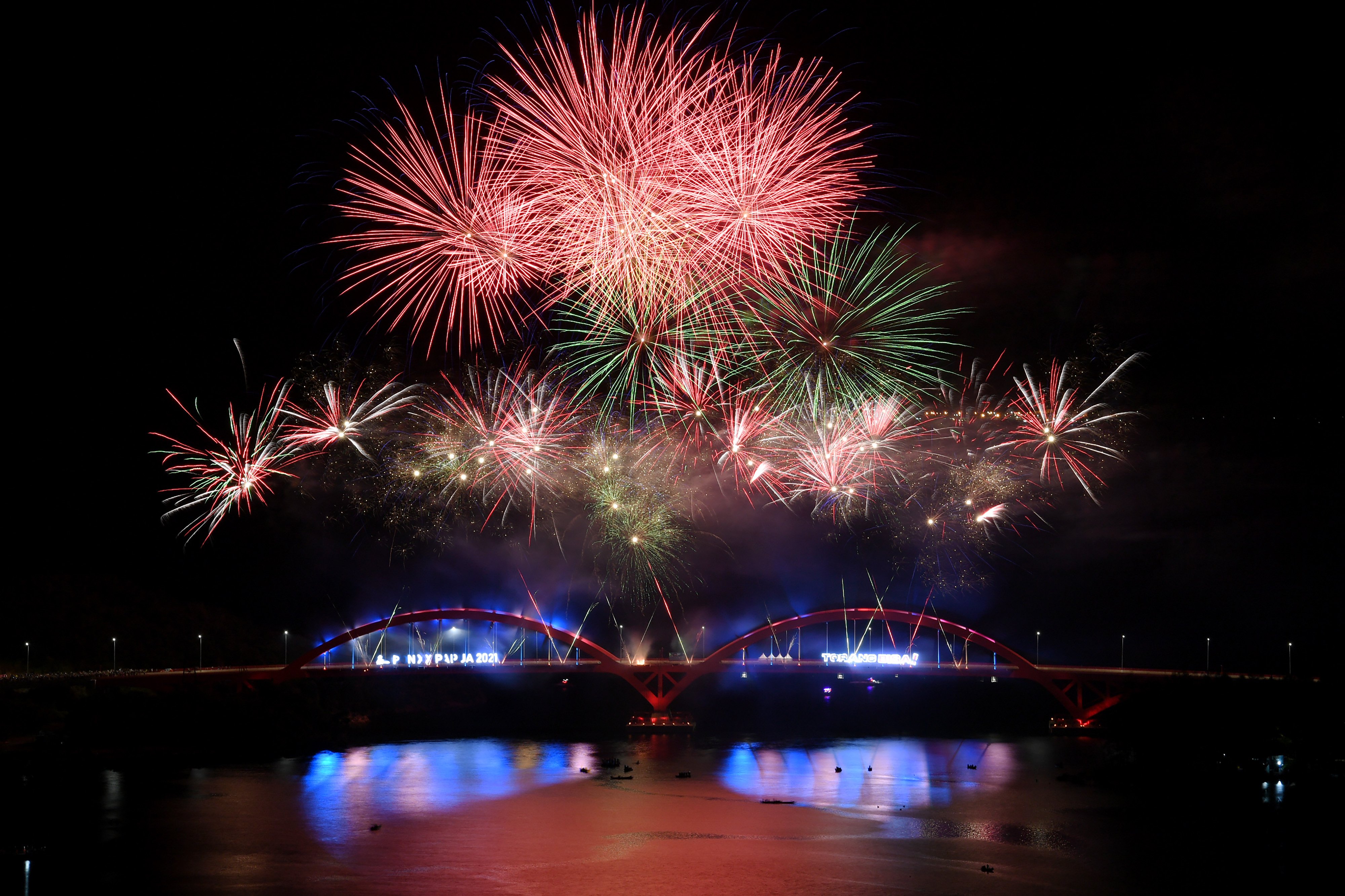 Jembatan Merah, Jayapura, Papua.