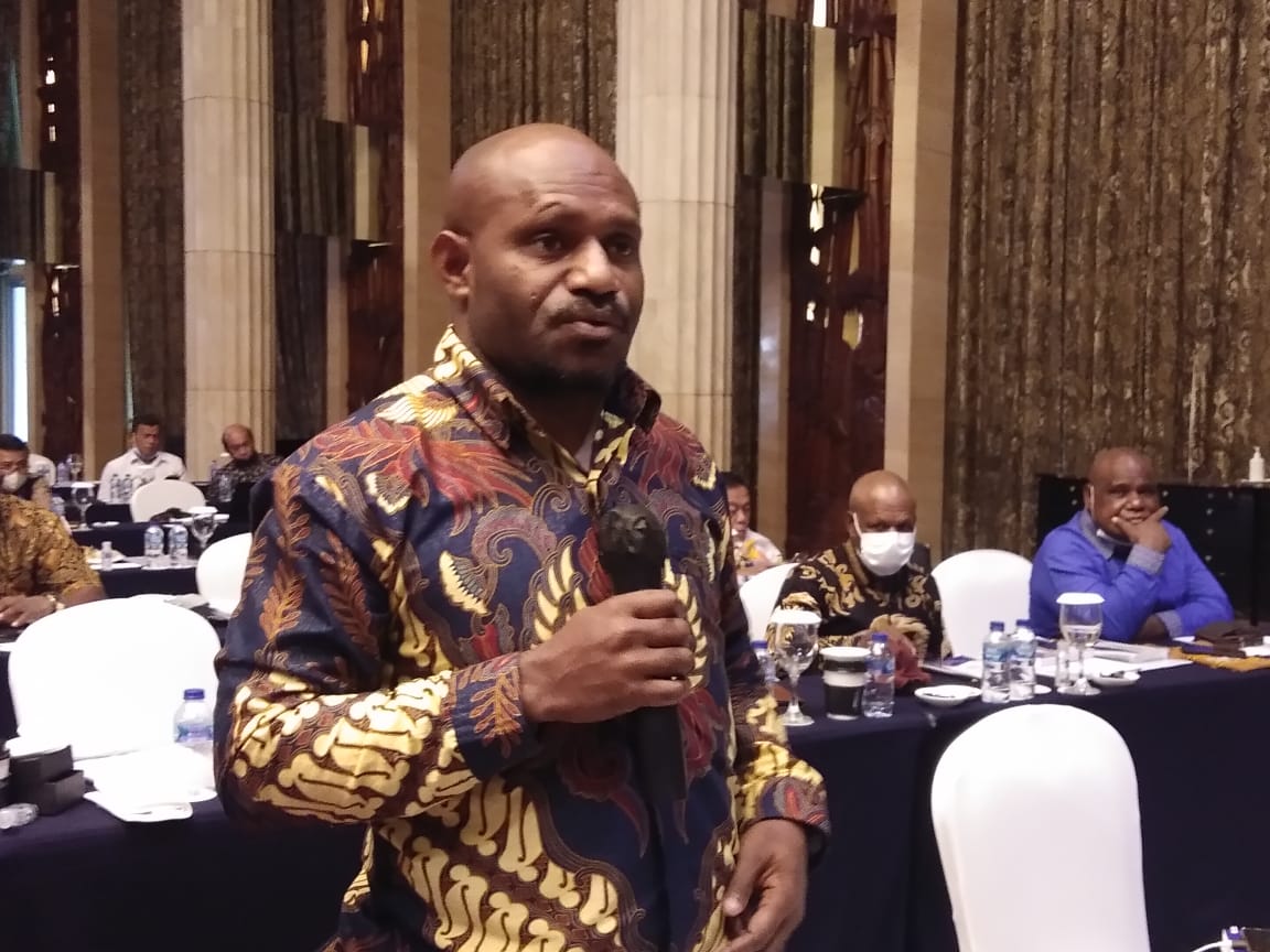 Anggota DPR Provinsi Papua Namantus Gwijangge 