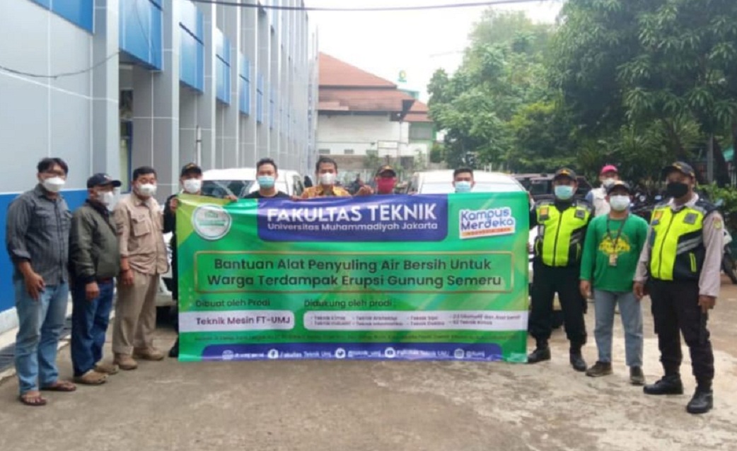 Fakultas Teknik UMJ memberi bantuan alat penyuliing air bagfi korban erupsi Gunung Semeru 
