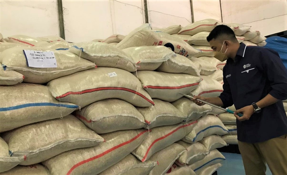 Barang yang disimpan dalam sistem resi gudang