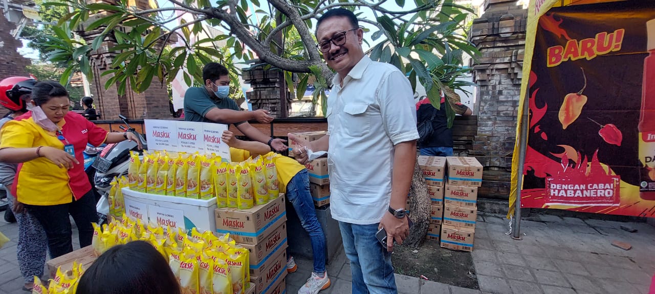 Wakil Ketua Komisi VI DPR RI Gde Sumarjaya Linggih melakukan kunjungan langsung di Bali untuk meninjau aktivitas ekonomi masyarakat di sana.