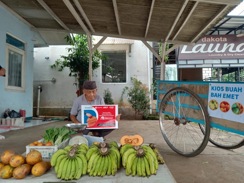 Abah Emet, pelaku UMKM yang enerima donasi dari hasil kolaborasi FDRxFYC