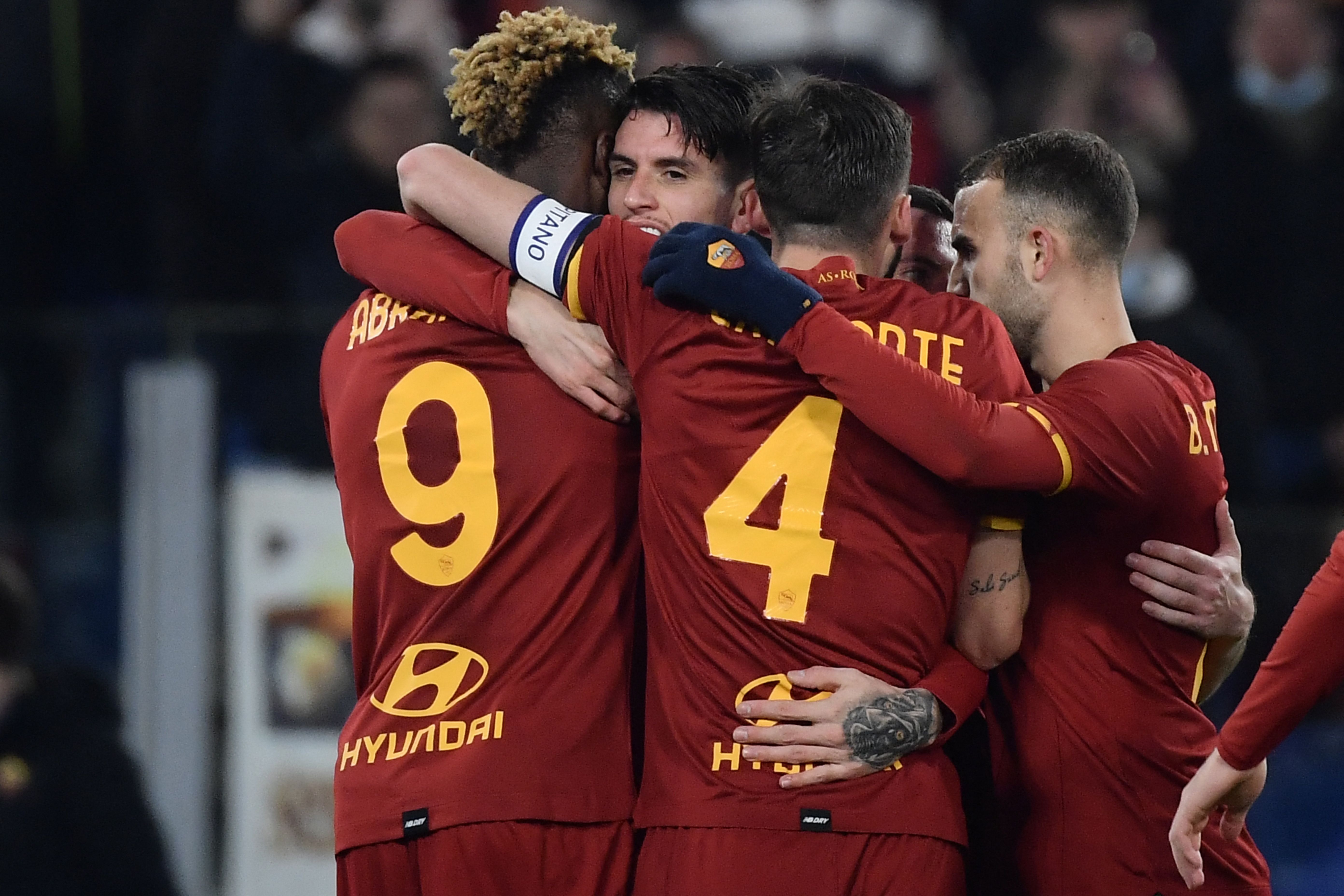 para pemain AS Roma melakukan selebrasi usai mencetak gol ke gawang Spezia di laga Serie A.