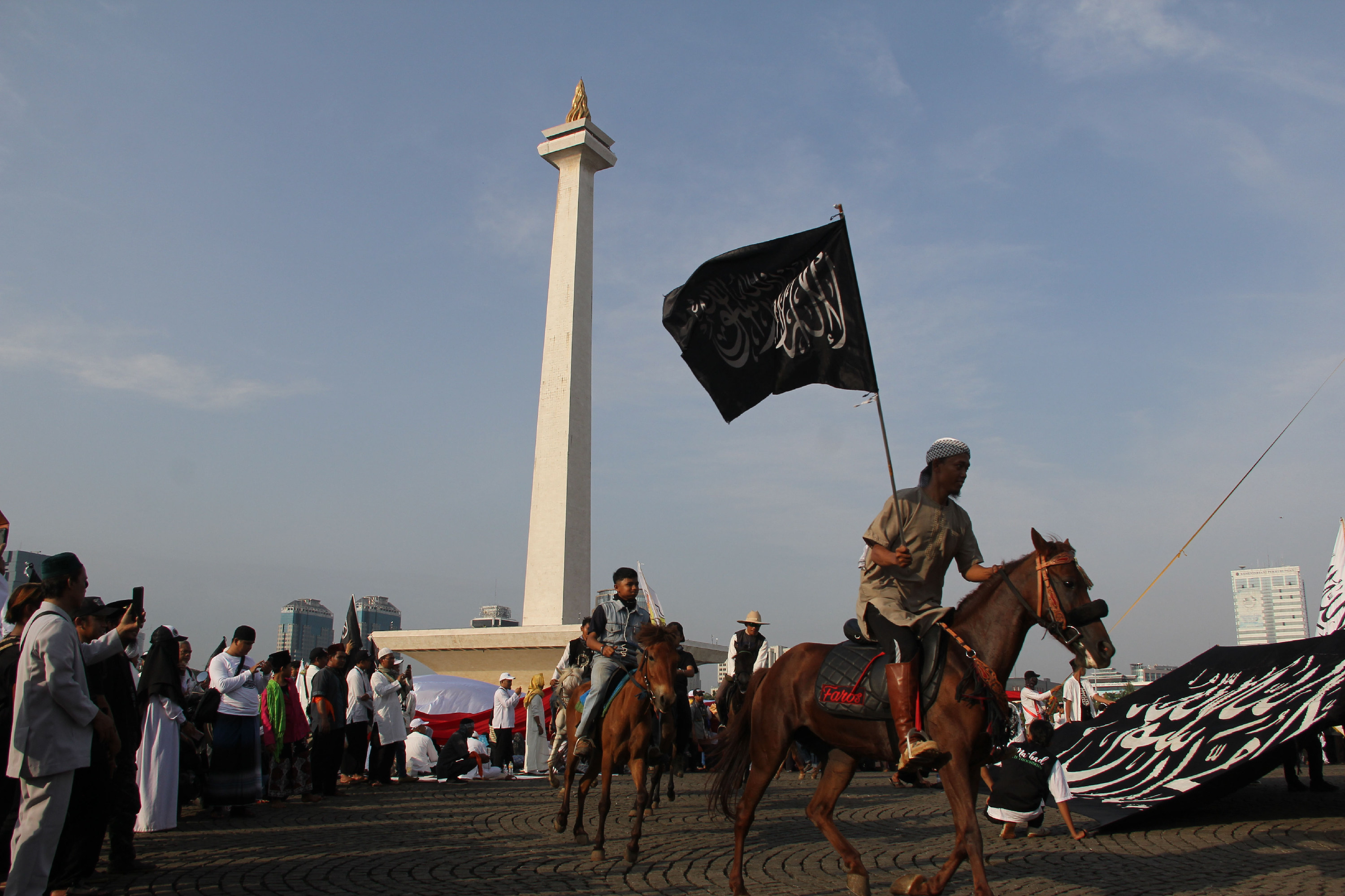 Aksi peserta menunggangi kuda saat mengikuti aksi reuni 212 di kawasan Monas, Jakarta Pusat, 2019 lalu.