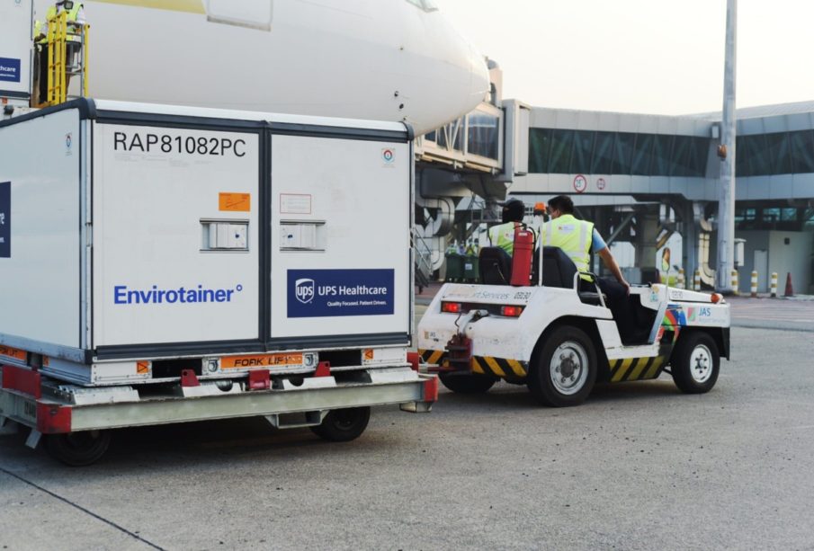 Pengiriman vaksin Covid-19 dari mancanegara yang dilakukan UPS Healthcare ke Indonesia.