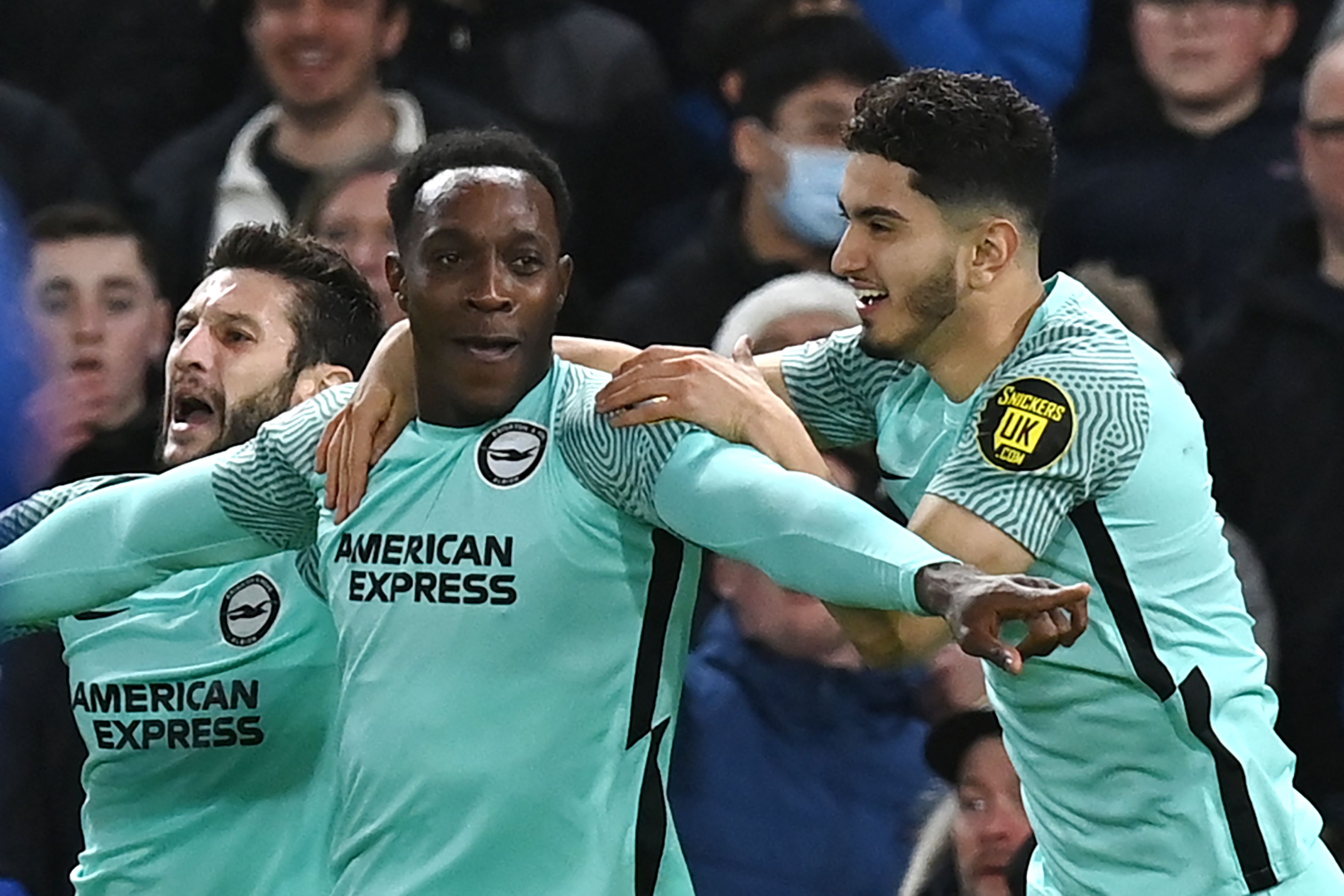 Gol Larut Welbeck Buyarkan Kemenangan Chelsea