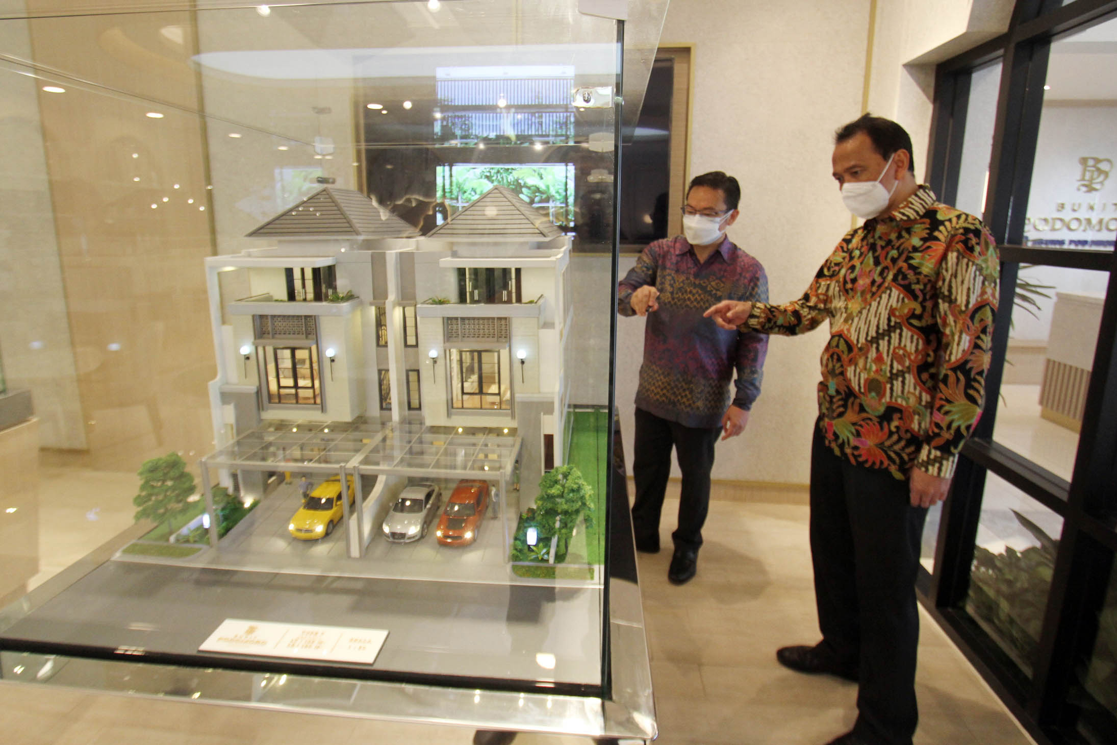 Marketing Director PT Agung Podomoro Land Tbk Agung Wirajaya (kanan) dan Chief Marketing Officer Bukit Podomoro Jakarta Zaldy Wihardja.