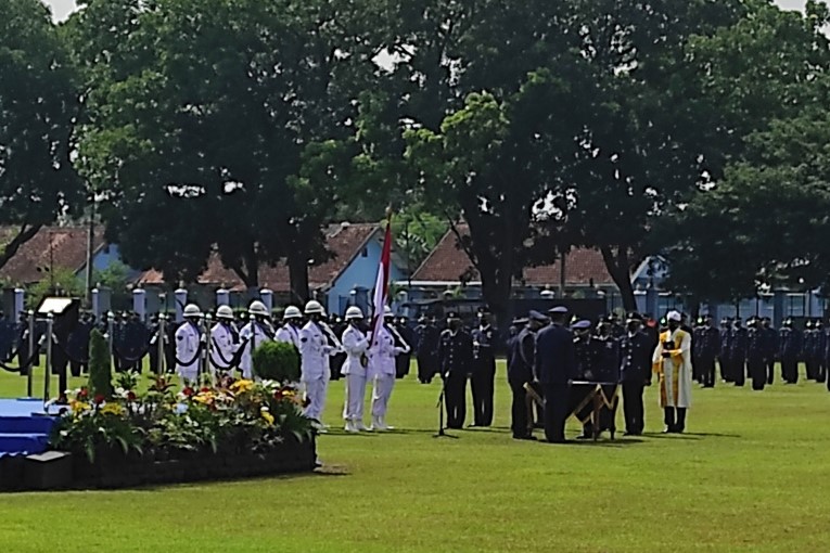  KSAU Marsekal Fajar Prwsetyo melantik dan memgambil sumpah 207 perwira lulusan Stukpa ke-25 dalam upacara militer di Lanud Adi Soemarmo, Ka